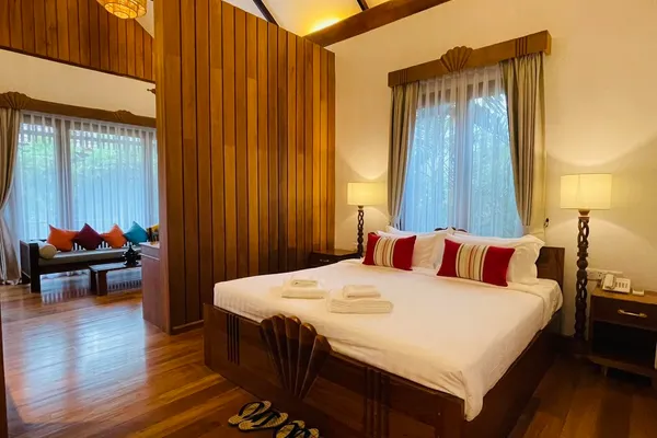 Cottage Suite Bedroom & Lounge Area