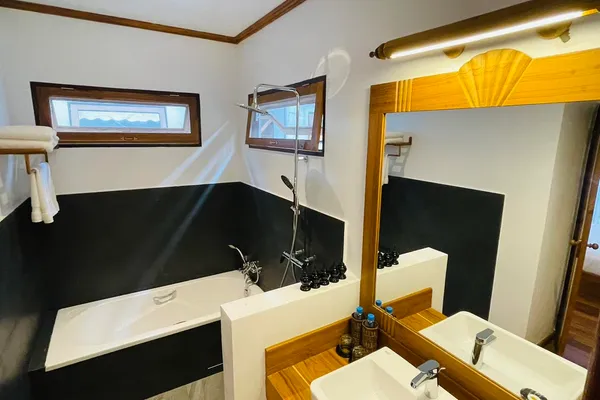Executive Cottage Soaking Bathtub