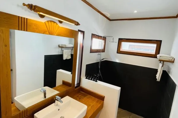 Family Cottage Bathroom