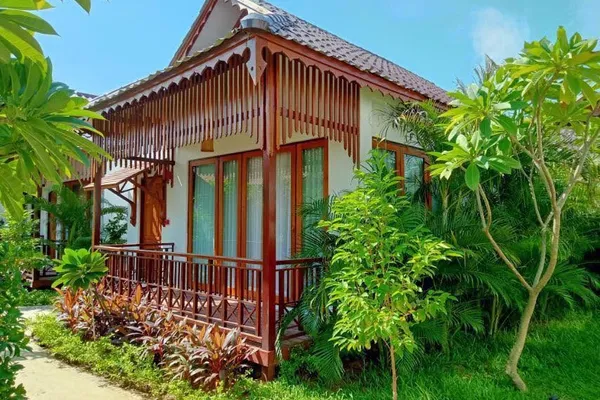 Bungalow Veranda & Garden View